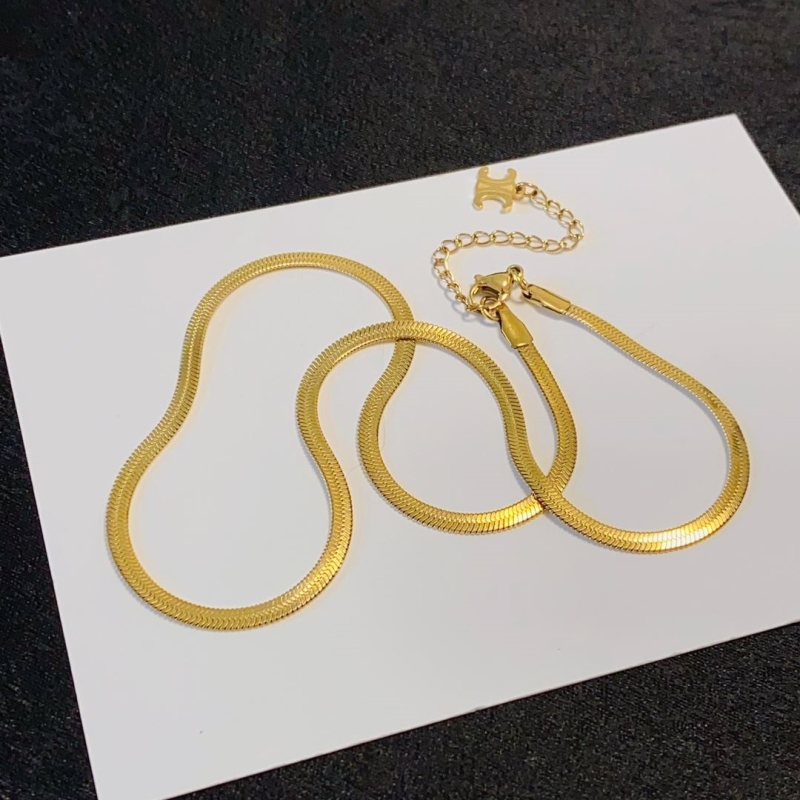 Ce1i*e necklaces